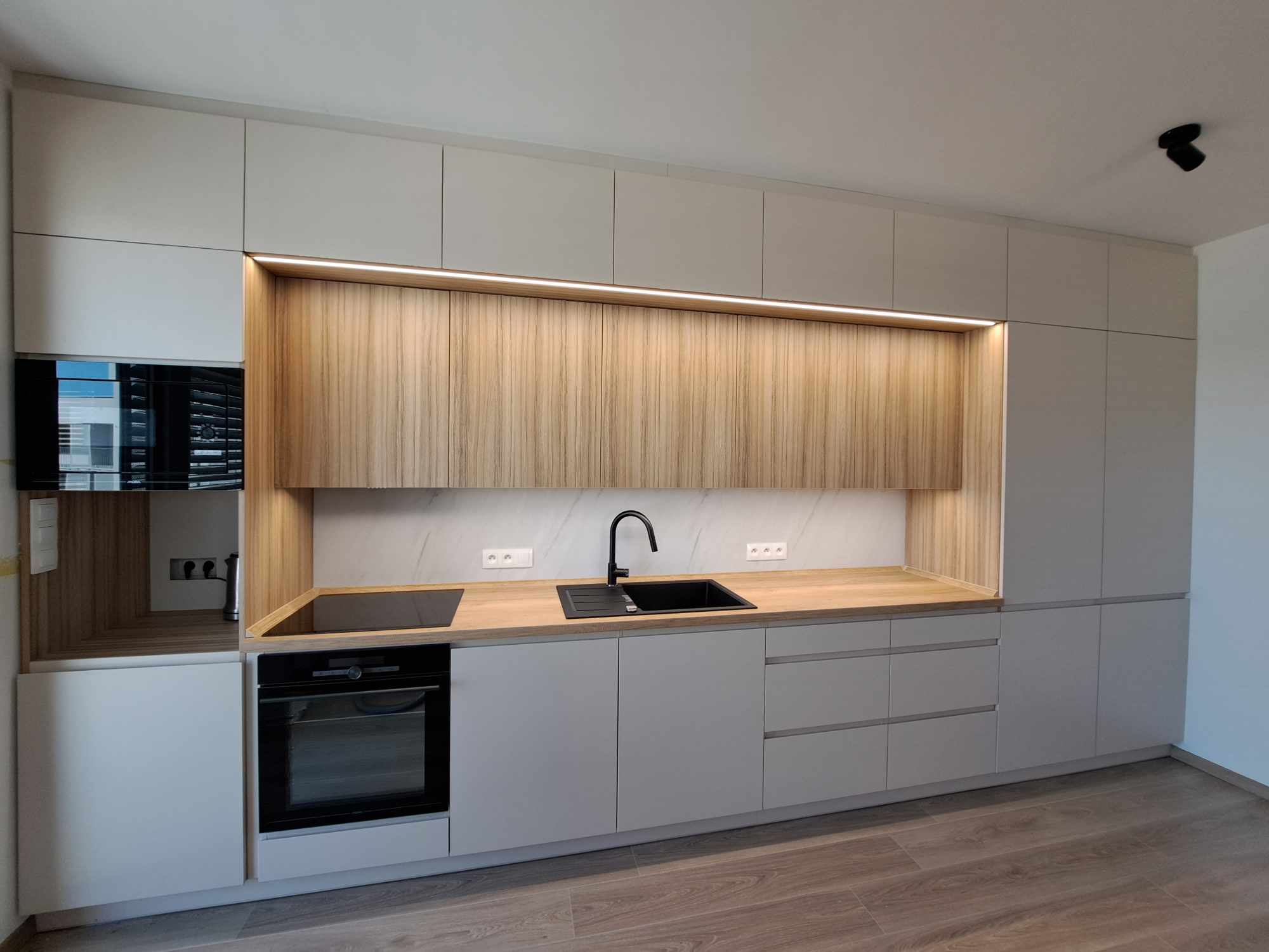 Moderní kuchyň na míru