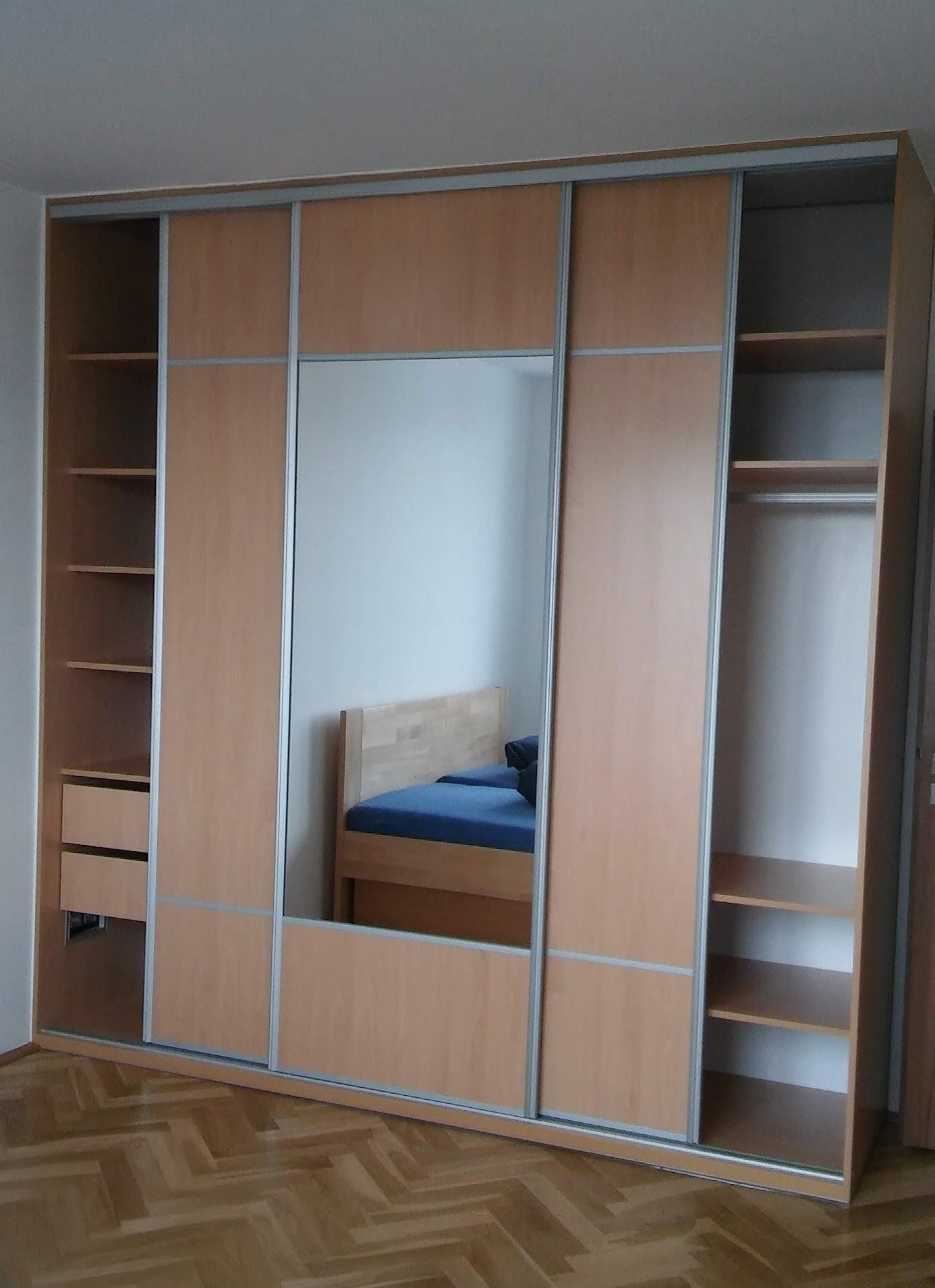 Vestavěná skříň v ložnici